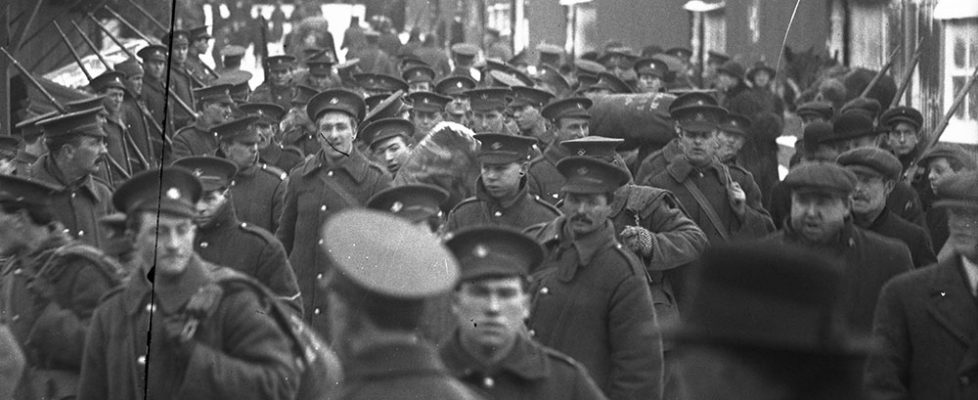 Members of the Newfoundland Regiment preparing to board ship in St. John’s, N.L., circa 1916